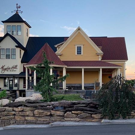 Magnetic Hill Winery Hotel Монктън Екстериор снимка